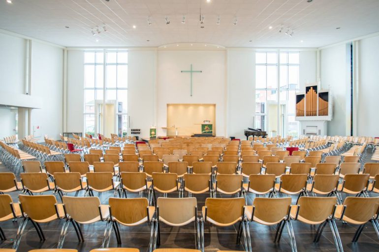 Kerkzaal verbouwde kerk, ontworpen door onze architect