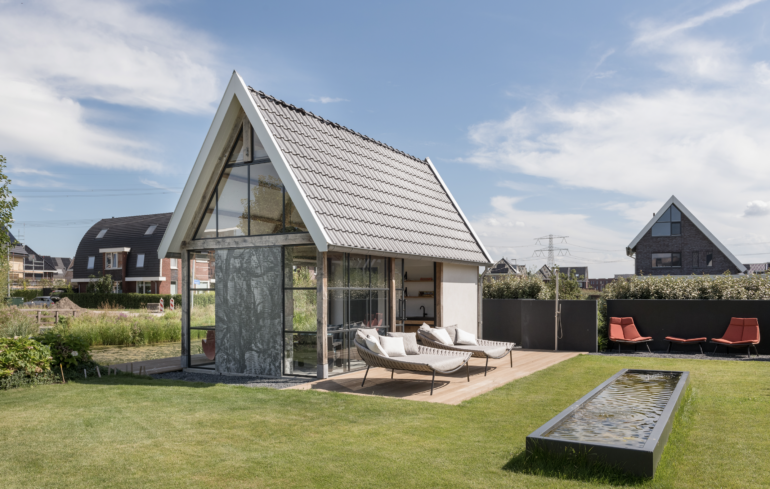 Bijgebouw in natuurlijke omgeving