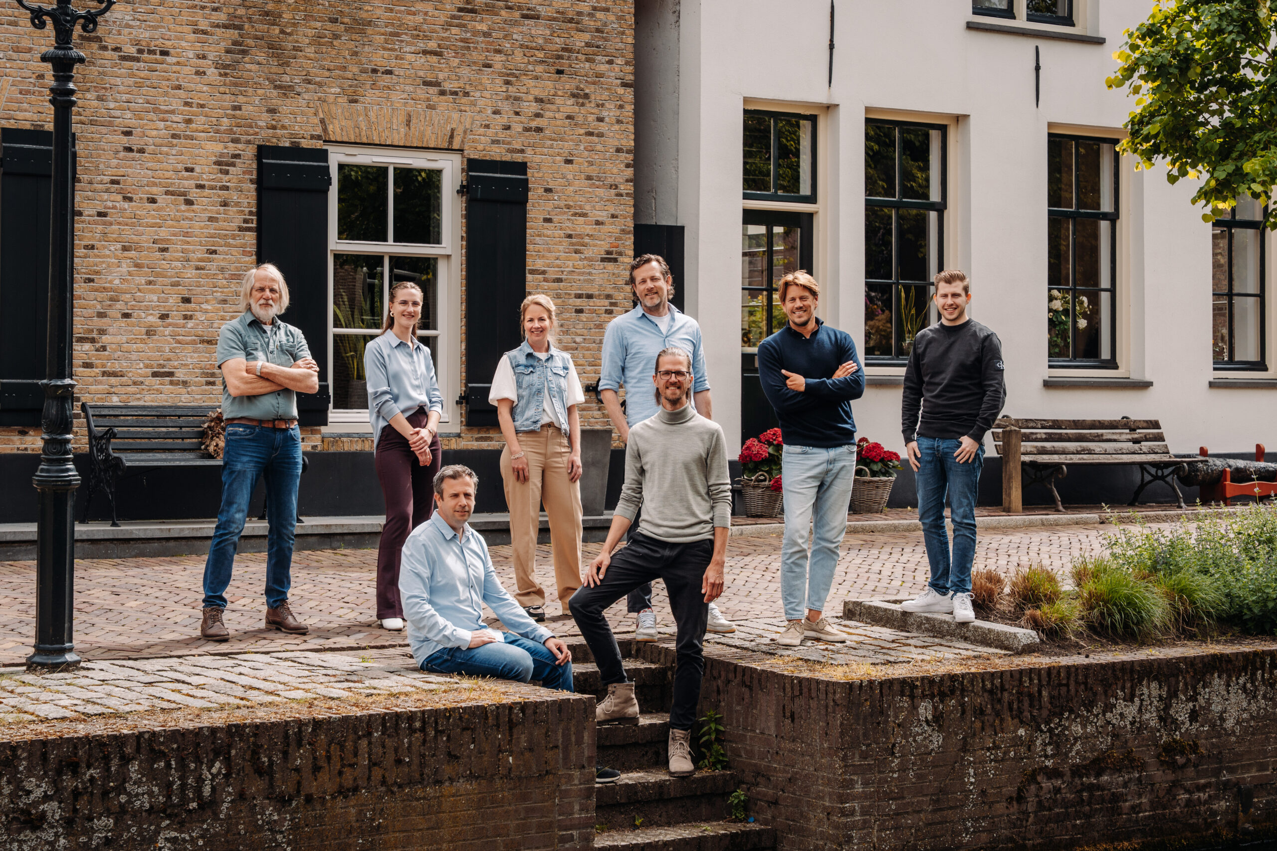 Team Bikker architectenbureau (v.l.n.r. Bert, Wendy, Martijn, Annemarie, John, Josia, Kees, Gideon)