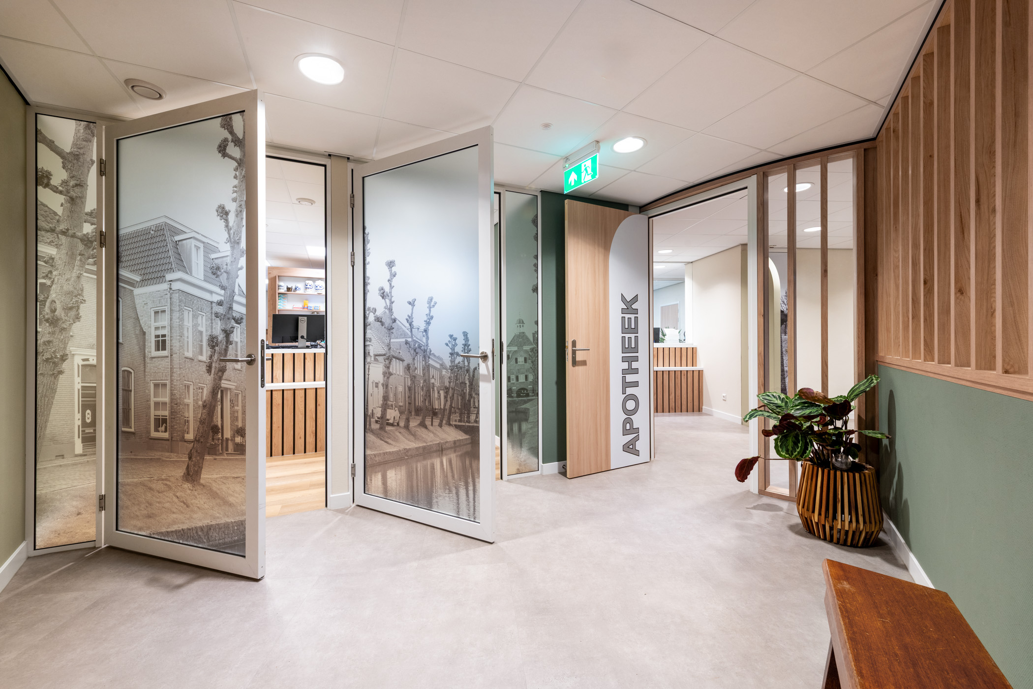 Logische looproutes in het nieuwe vloerplan voor huisartsenpraktijk. Logische looproutes in het nieuwe vloerplan voor huisartsenpraktijk.