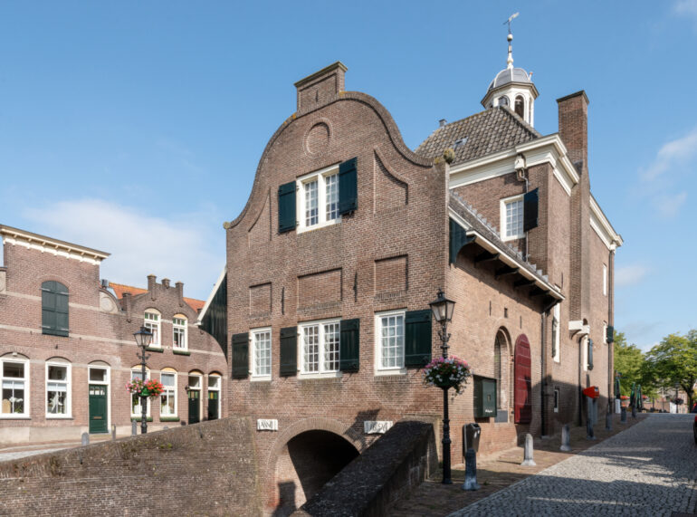 Stadhuis Nieuwpoort straatbeeld