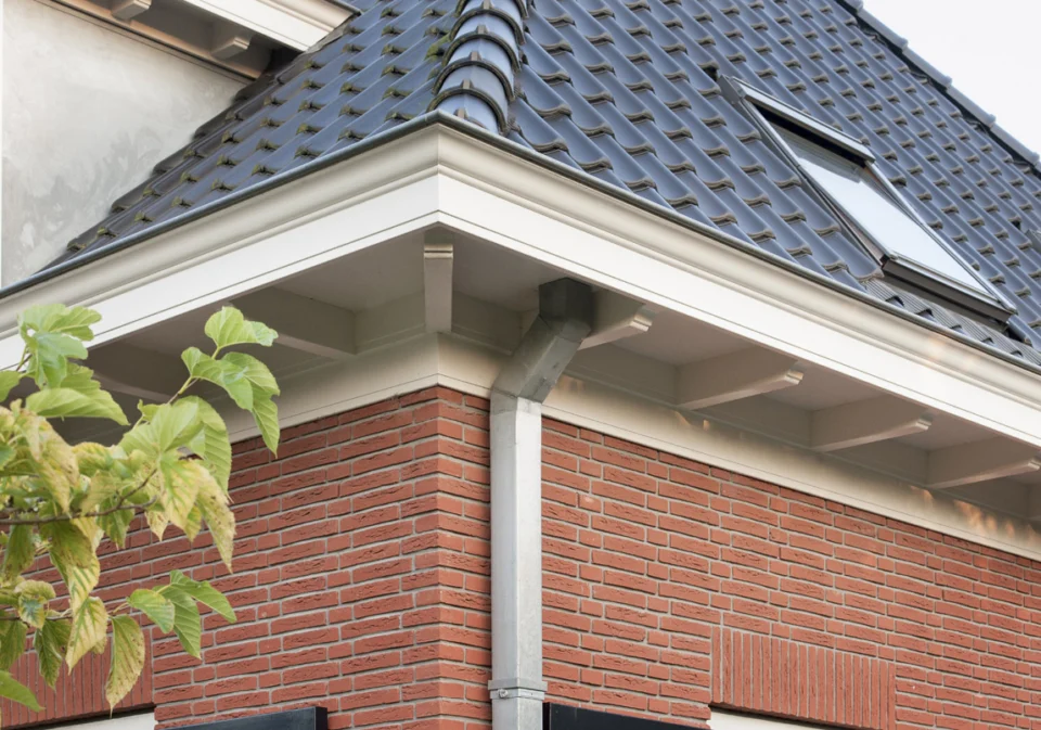 Notariswoning - gootdetail met klossen