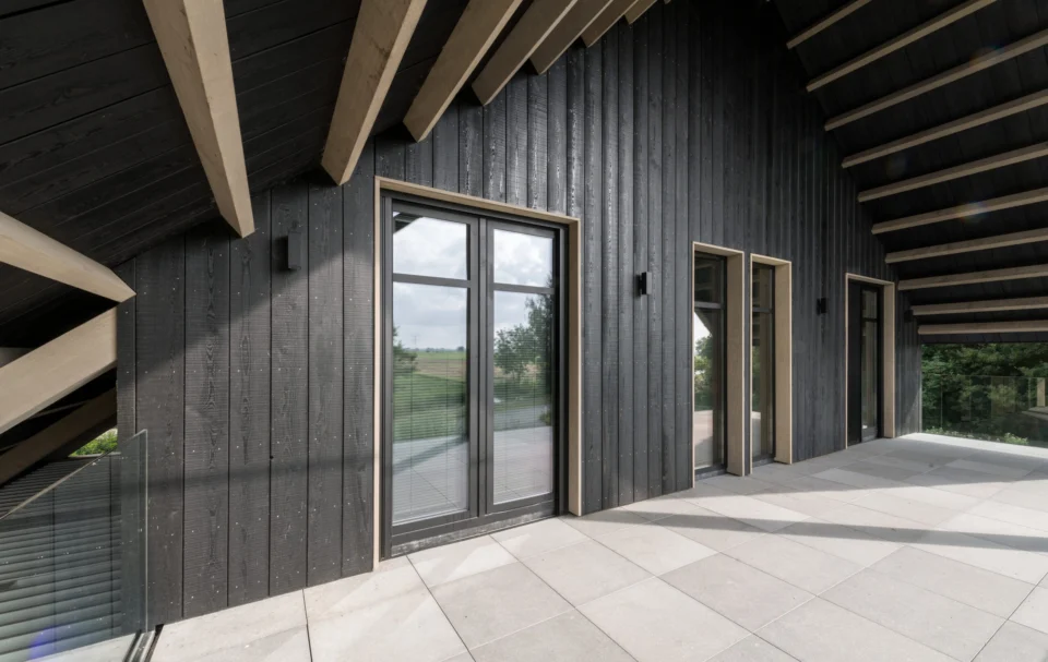 Balkonruimtes onder de kap van de schuurwoning Balkonruimtes onder de kap van de schuurwoning