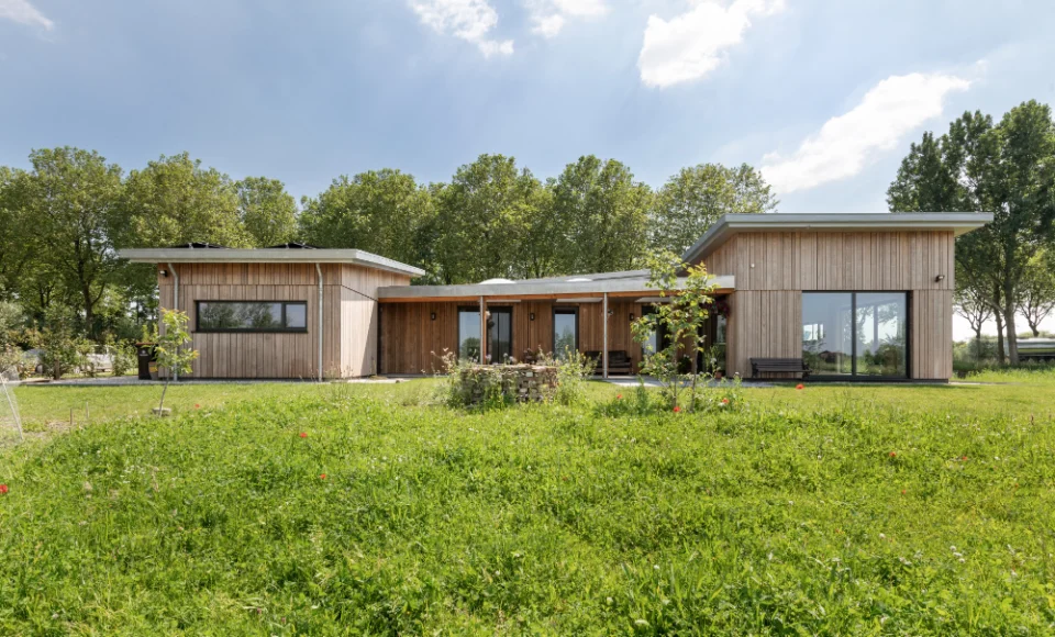 Windluw en geluidsluw door U-vorm Windluw en geluidsluw door U-vorm