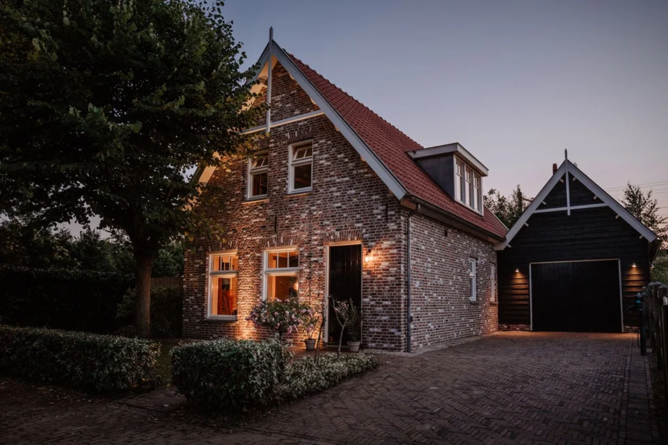 Van fantasieloze jaren ’50 woning naar karaktervolle landelijke villa