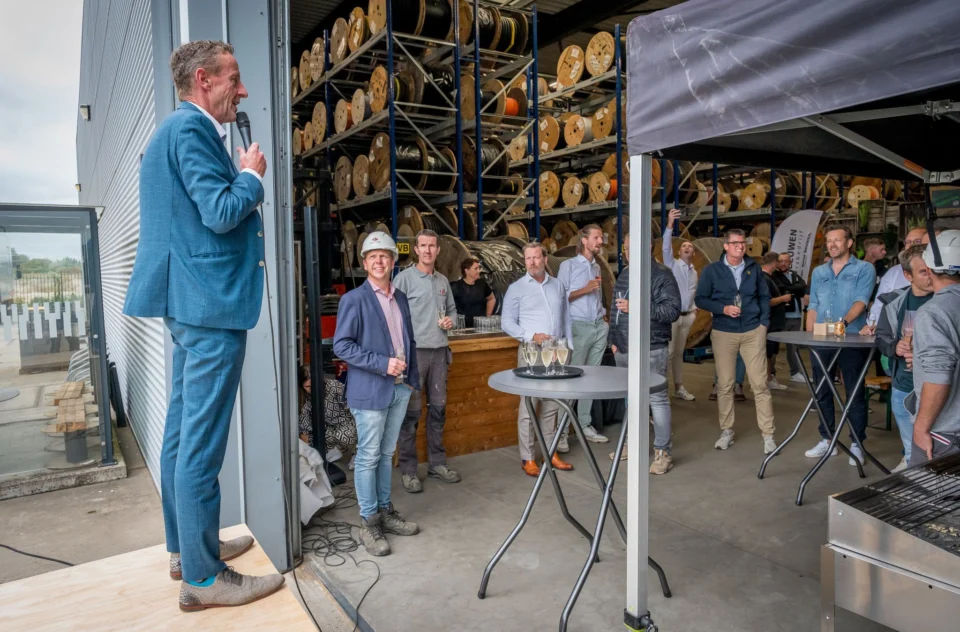 Tijdens de feestelijke bijeenkomst spraken onder meer Edwin van der Ham en wethouder Arco Bikker (Gemeente Molenlanden) de aanwezigen toe.