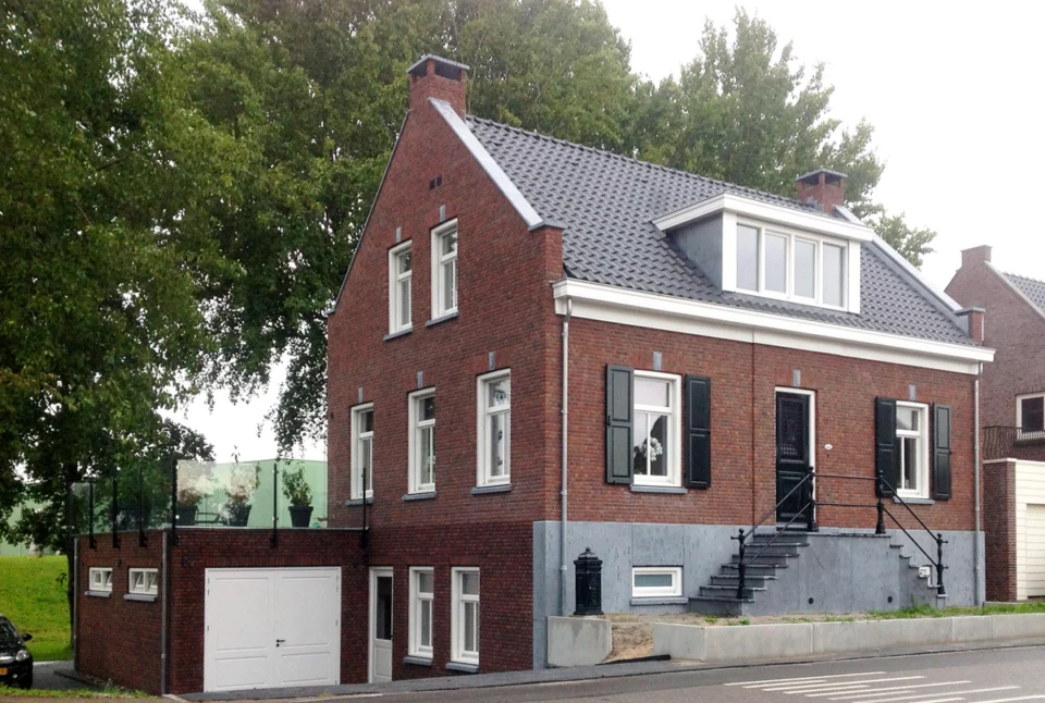 Vooraanzicht dijkwoning in landelijke stijl
