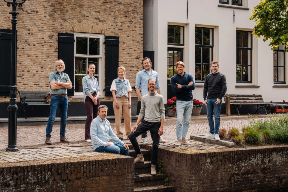 Team Bikker architectenbureau (v.l.n.r. Bert, Wendy, Martijn, Annemarie, John, Josia, Kees, Gideon) Team Bikker architectenbureau (v.l.n.r. Bert, Wendy, Martijn, Annemarie, John, Josia, Kees, Gideon)