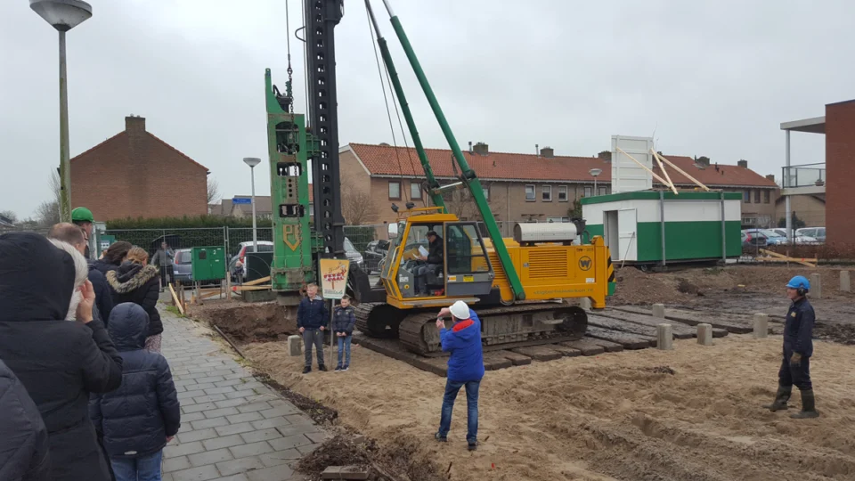 Eerste paal woningen Nieuwland