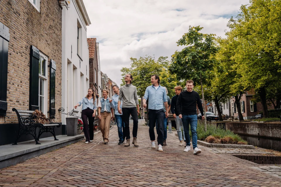Team bikker architecten loopt door Nieuwpoort 2026