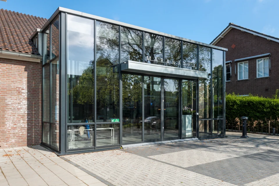 Transparante entree verbouwde Maranathakerk Transparante entree verbouwde Maranathakerk