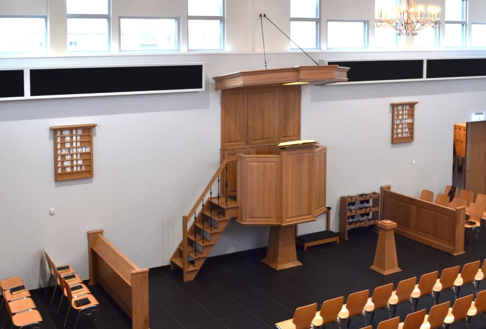 Verbouw en herbestemming school tot kerk
