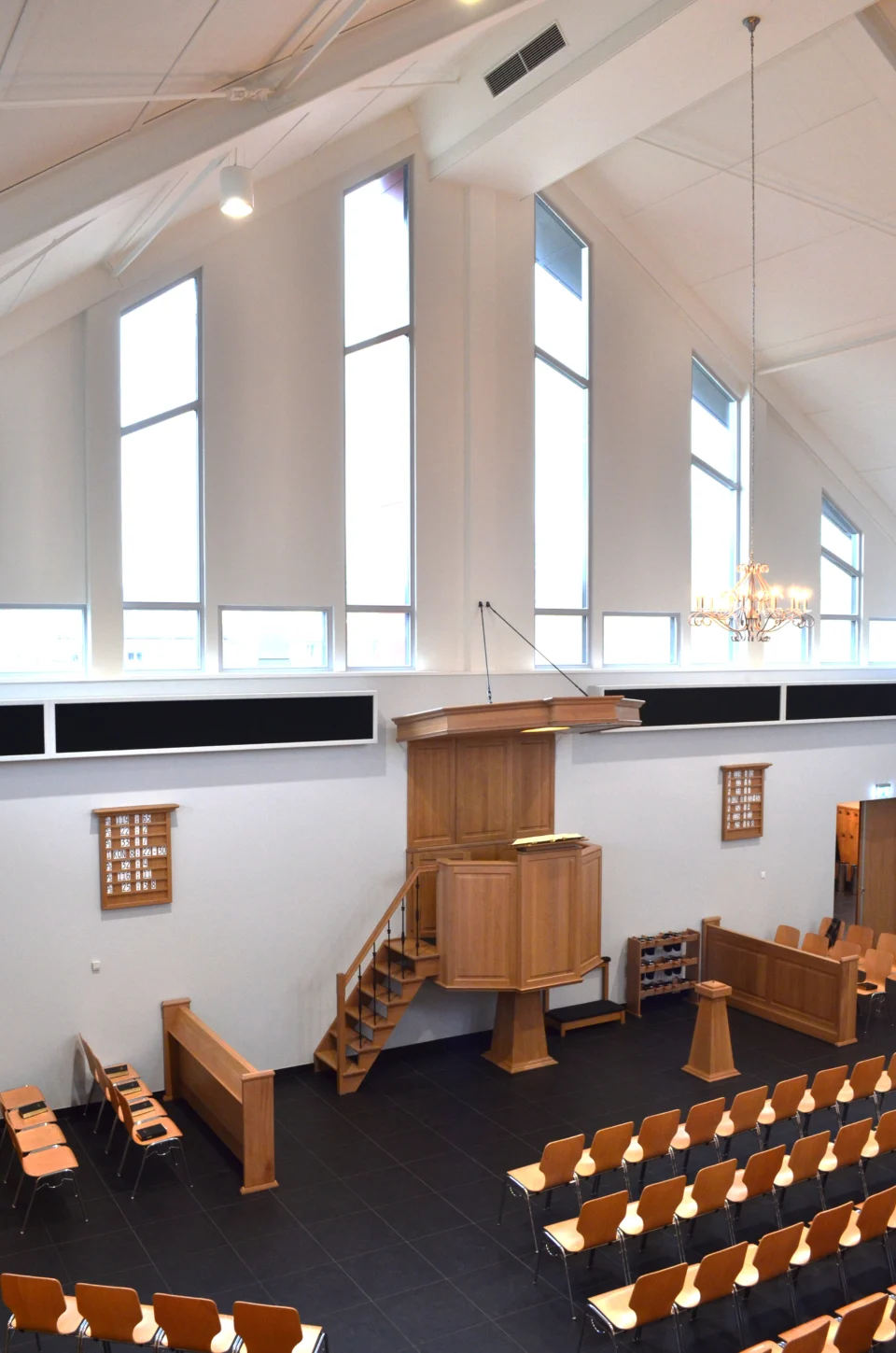 Kerkzaal met veel licht en ruimtelijkheid Kerkzaal met veel licht en ruimtelijkheid