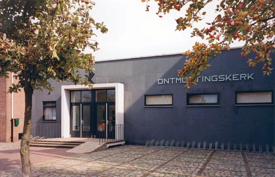Entree van de Ontmoetingskerk Entree van de Ontmoetingskerk
