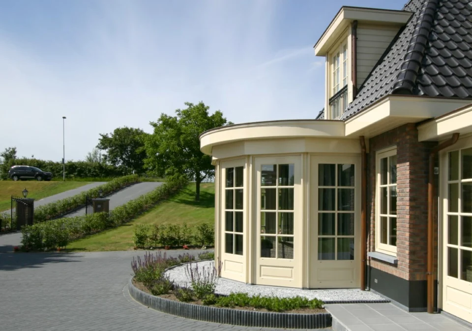 Ronde serre van de notariswoning