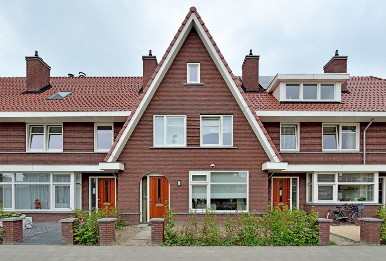 Jaren 30 woning met dwarskap in CPO project Schiedam