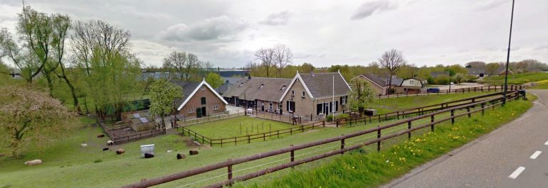 Gevelaanzicht verbouwde T boerderij