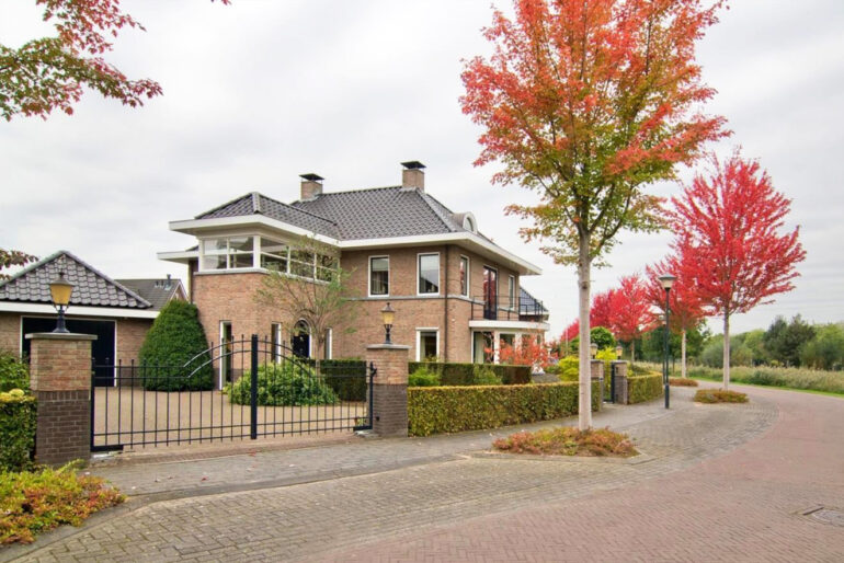 Straatbeeld van de jaren '30 woning