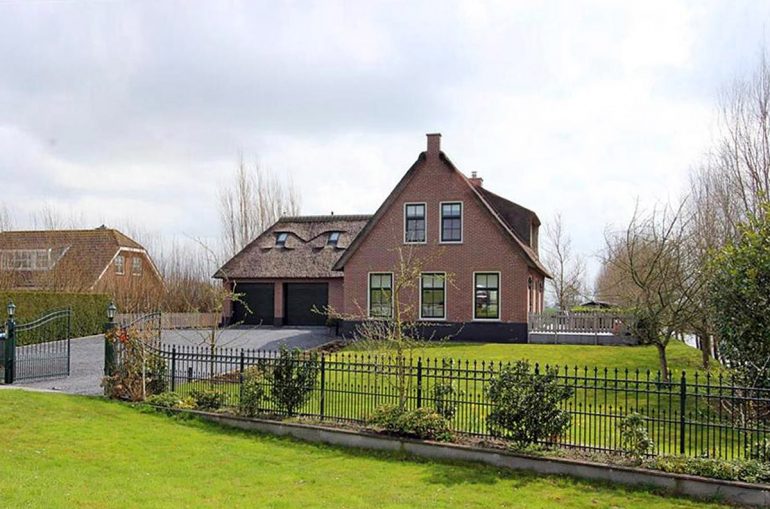 Landelijke woning met rieten dak