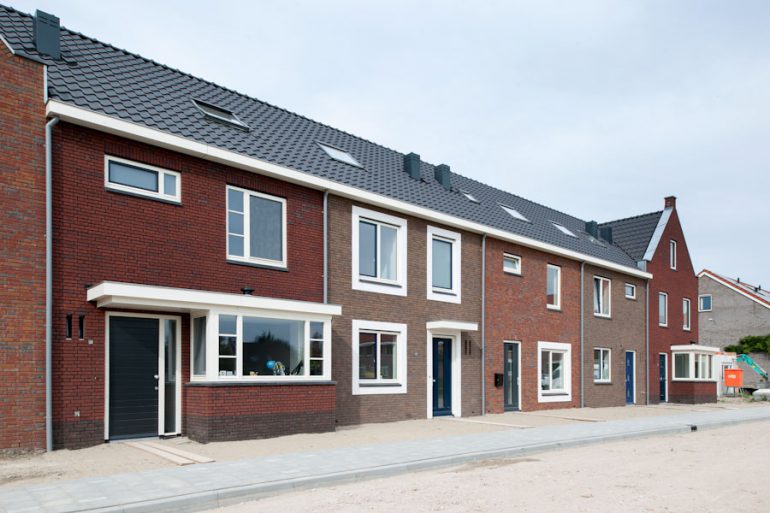 Straatbeeld woningen in CPO project in Heukelum